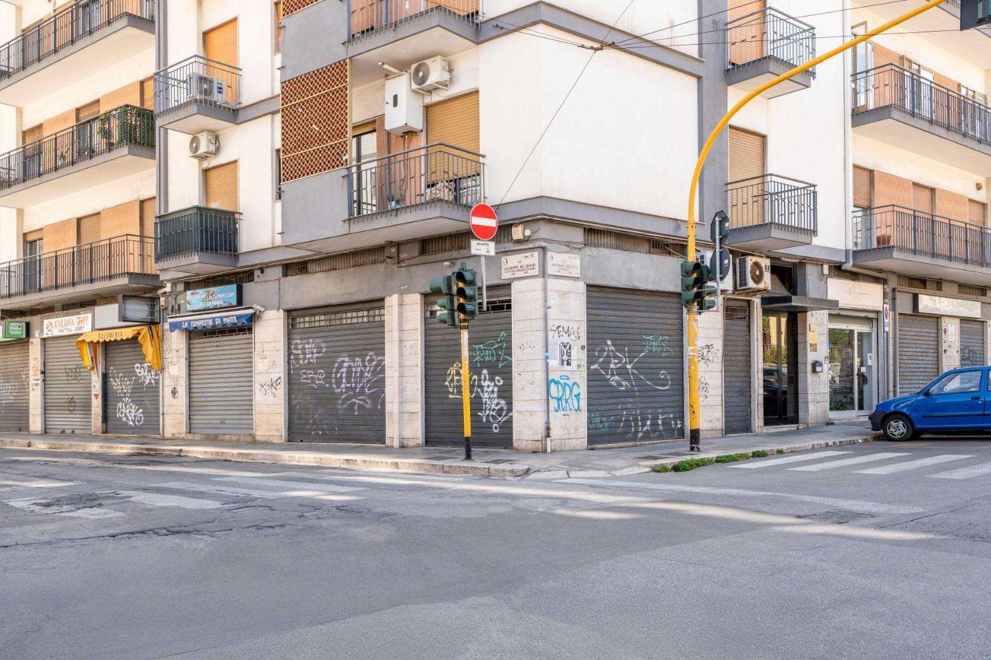 Negozio V.le Antonio Meucci,  2, Bari