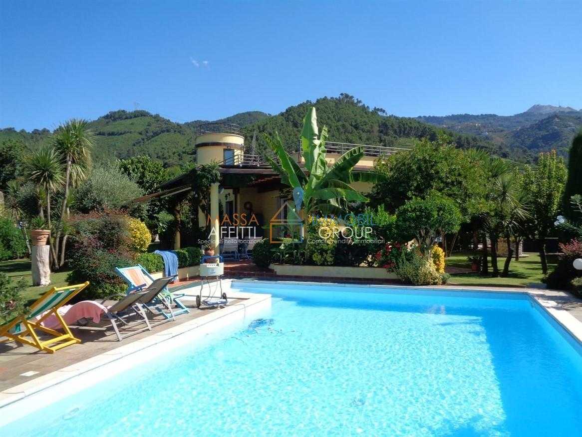 Casa indipendente Via Capannaccia, Montignoso