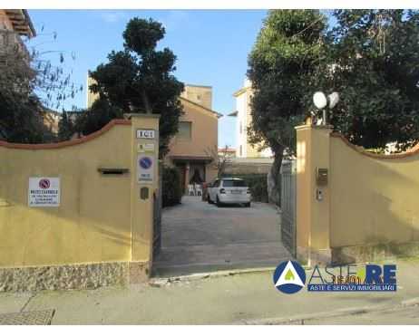 casa indipendente in vendita a Viareggio