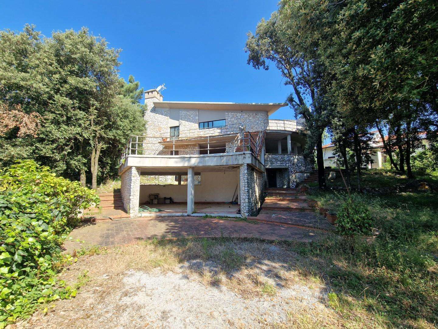 casa indipendente in vendita a Carrara in zona Bergiola