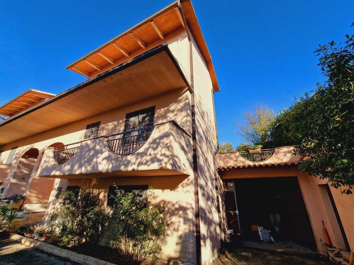 Porzione di casa Via Case Vecchie, Baschi