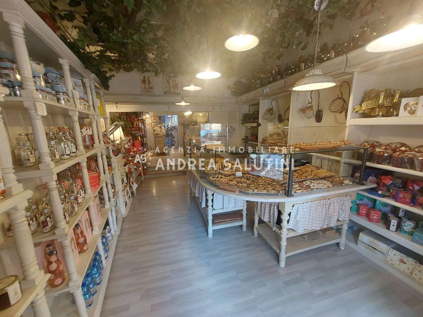 Locale commerciale Bientina, Bientina