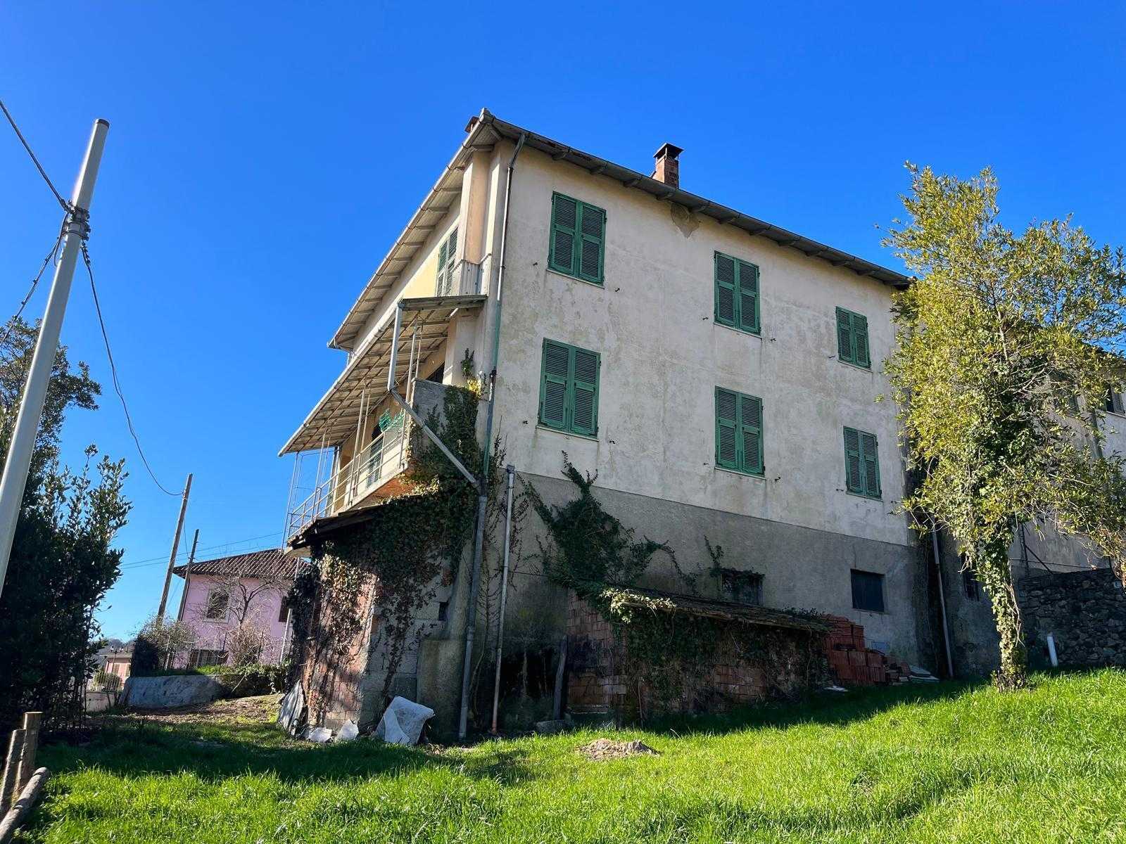 Porzione di casa Via Adua, Maissana