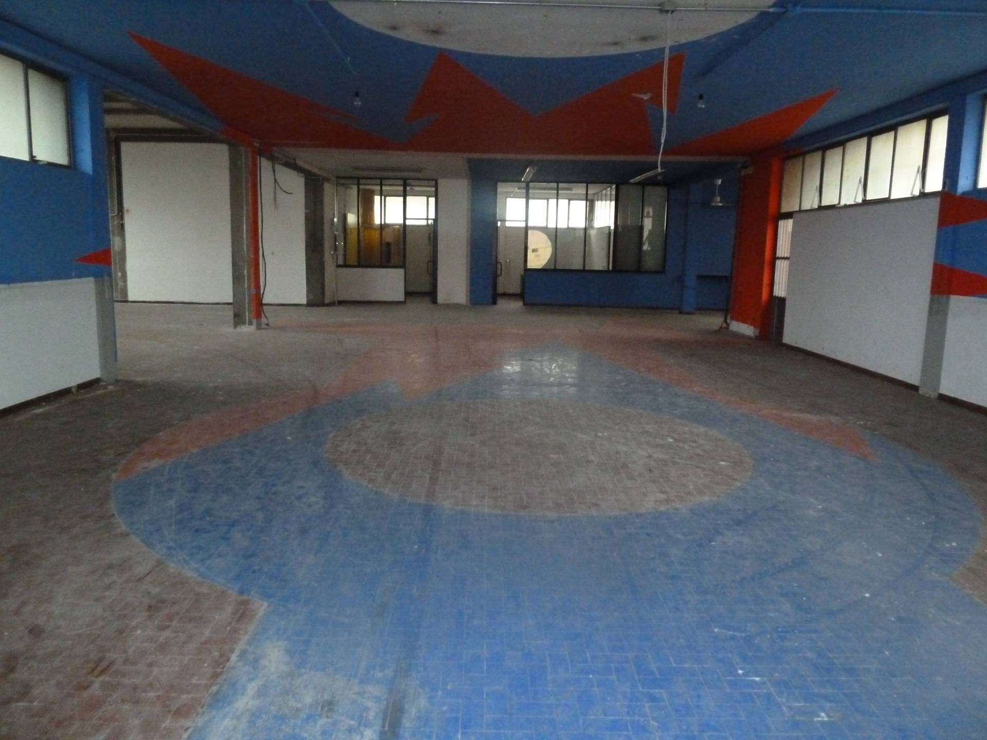 Attività  commerciale tosco romagnola1, Cascina