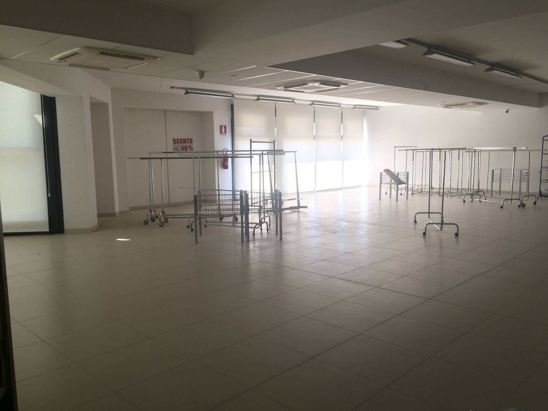 Attività  commerciale via tosco romagnola, Cascina