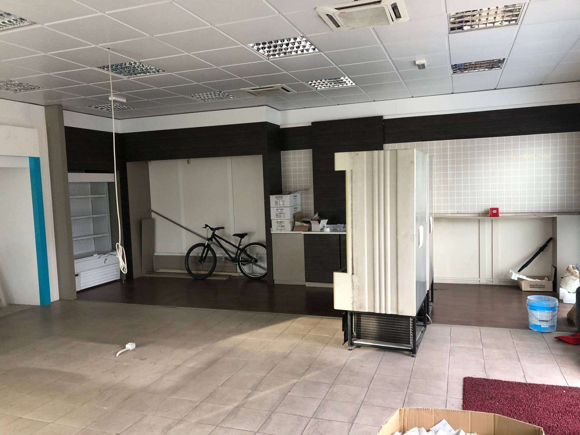 Attività  commerciale via tosco romagnola1, Cascina