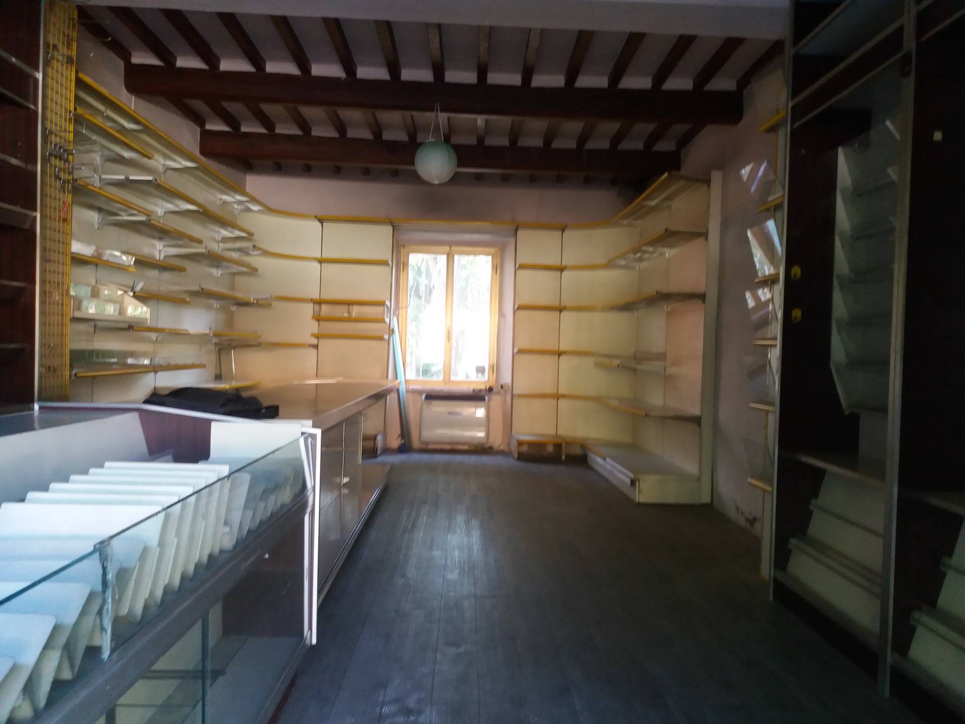 Attività  commerciale via statale abetone-, San Giuliano Terme
