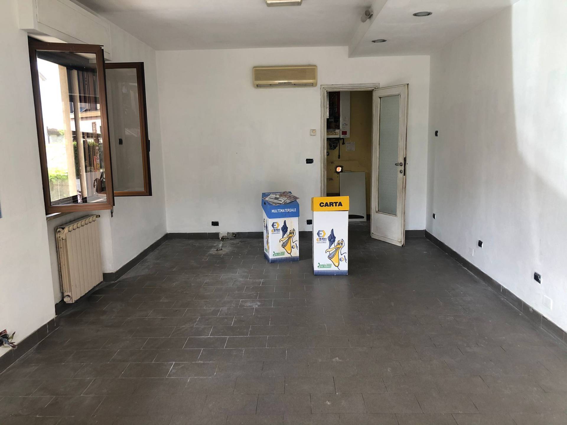 Attività  commerciale via della pace, Massarosa