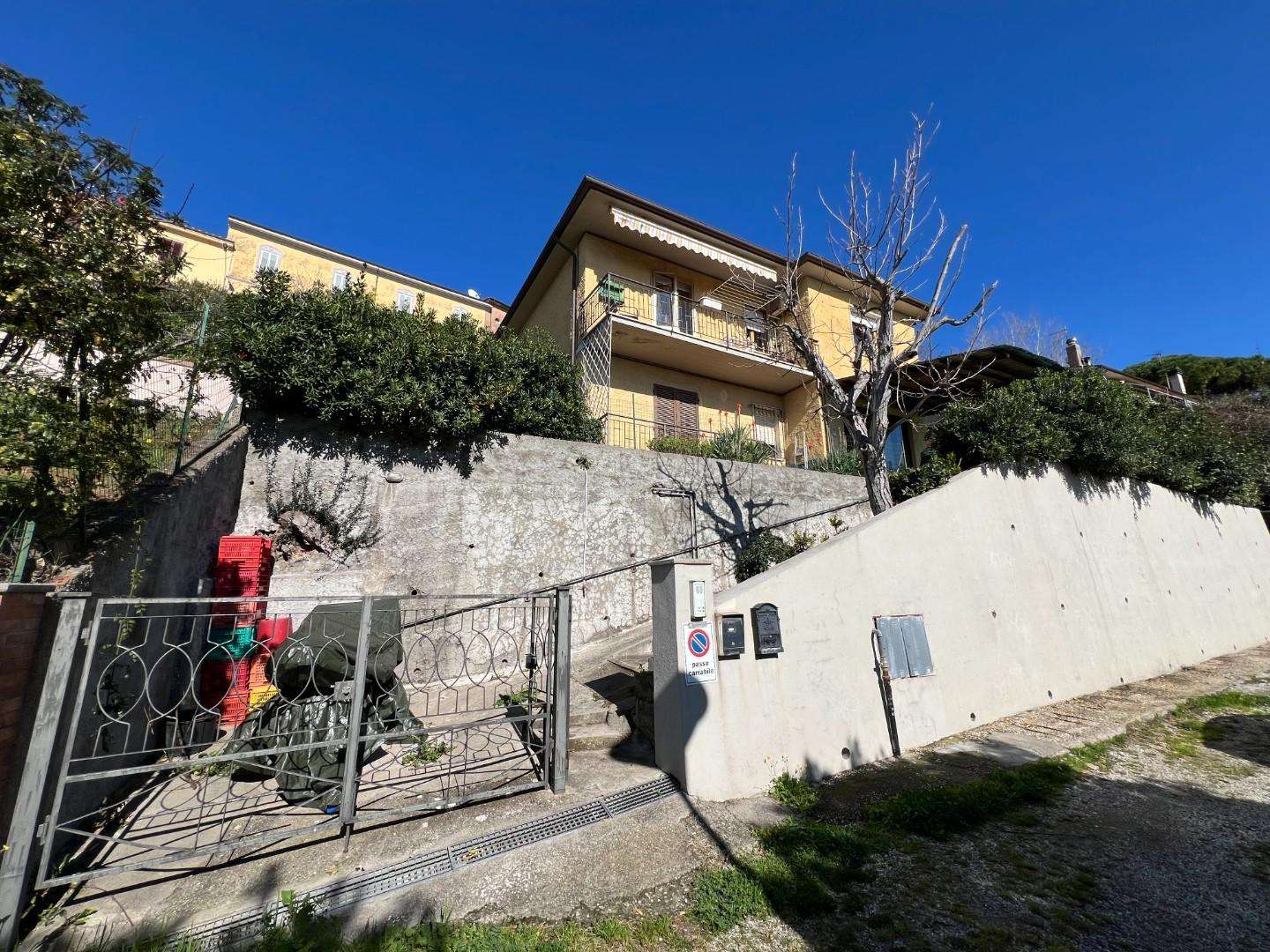 Casa Bi - Trifamiliare Umberto I, Castagneto Carducci