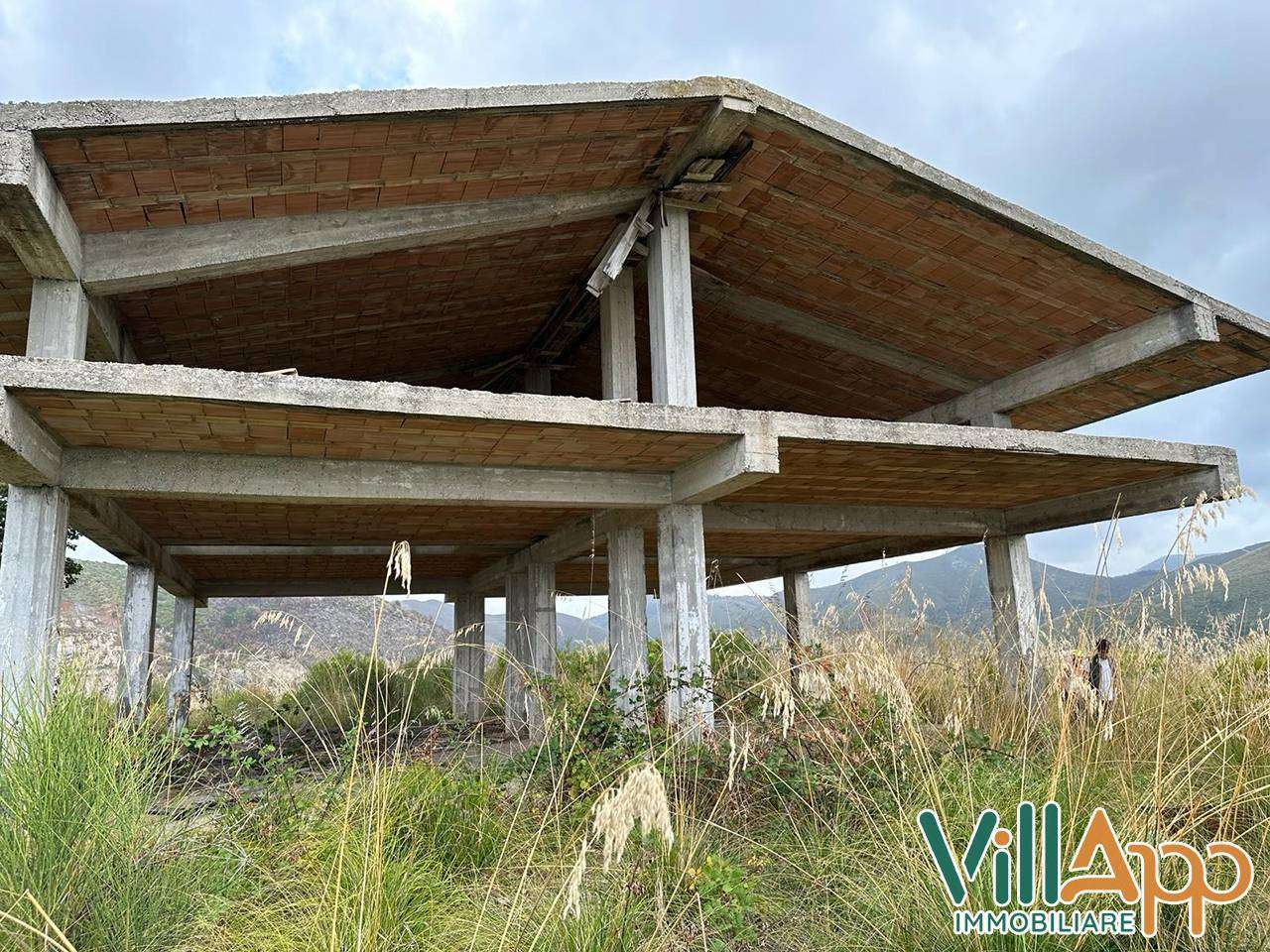 Villa Via San Raffaele, Fondi
