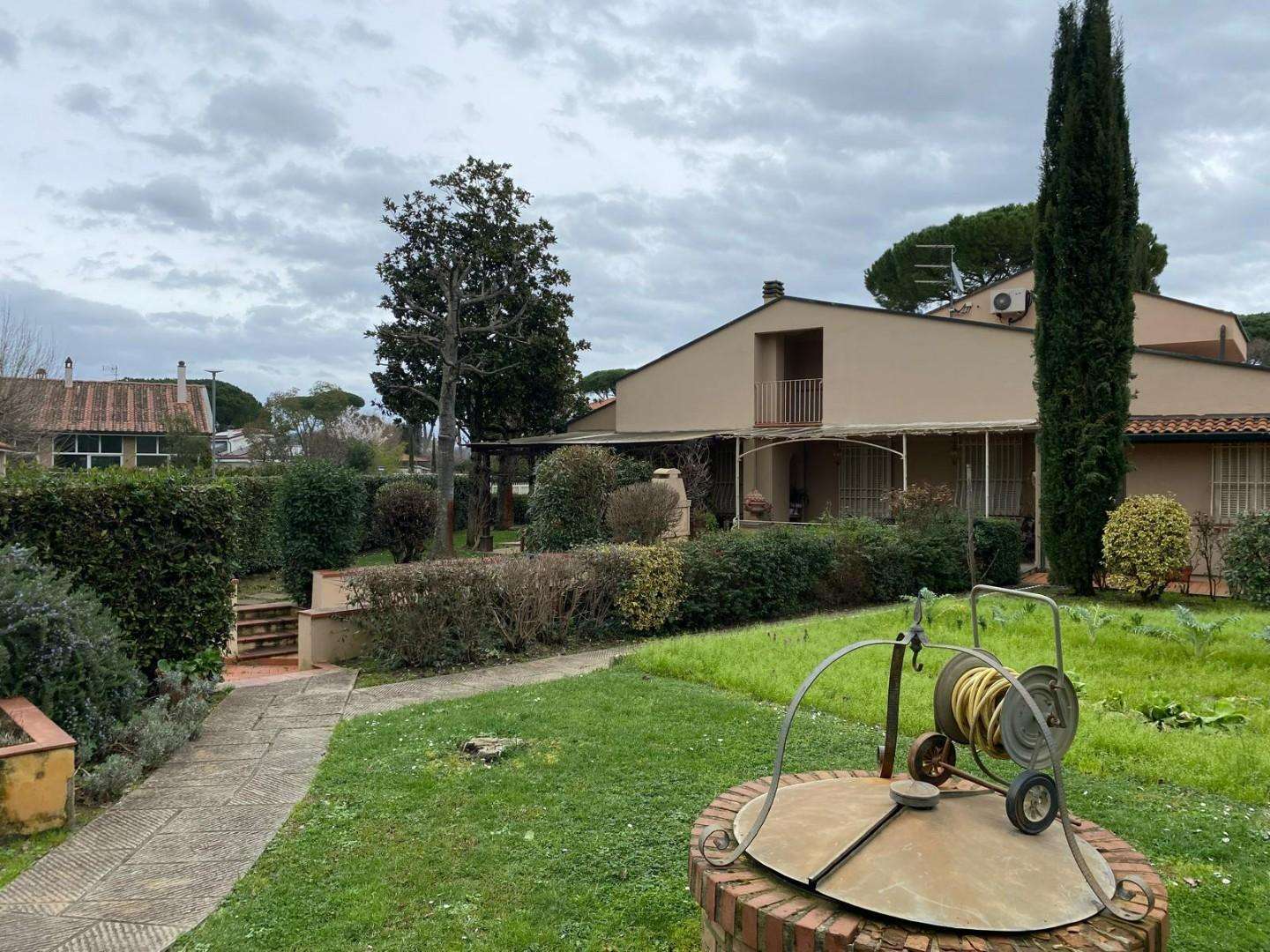 casa indipendente in vendita a Pontedera