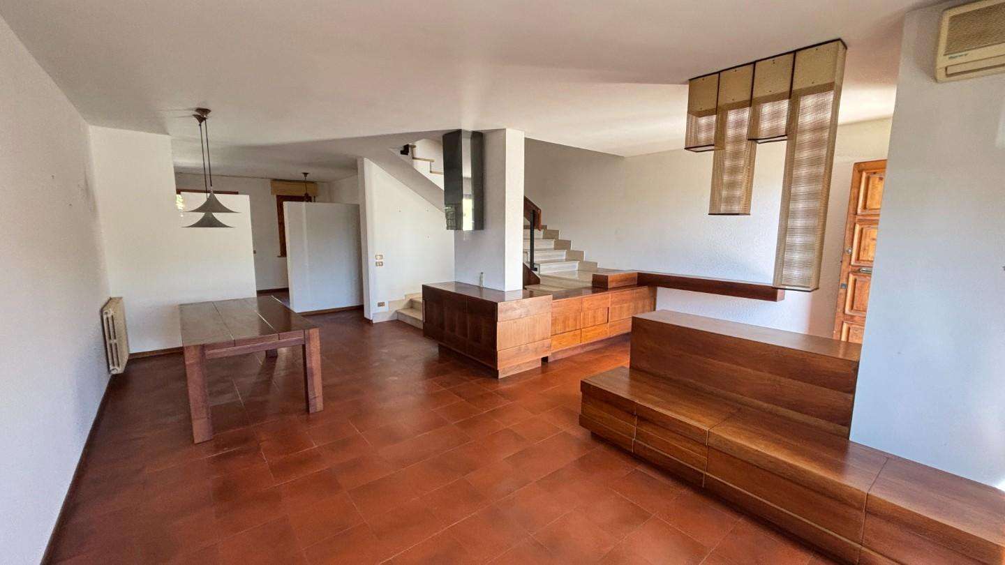 casa indipendente in vendita a Cascina