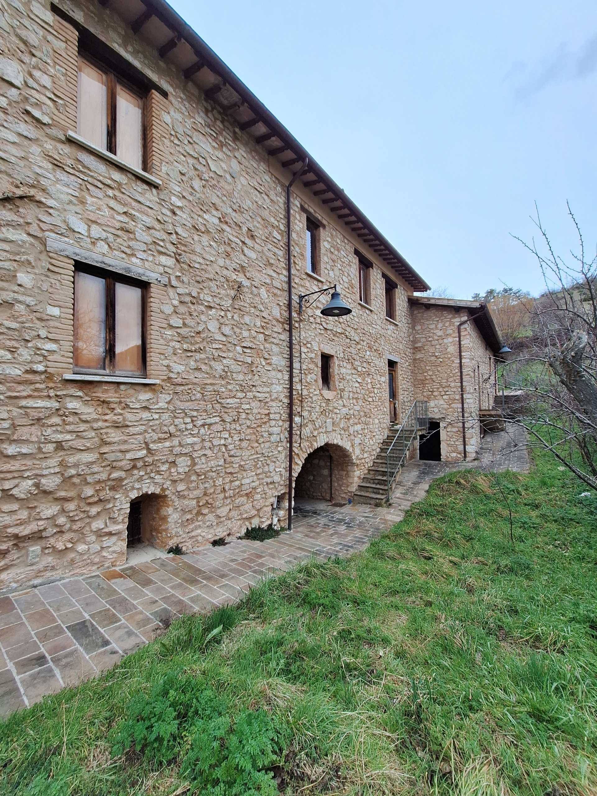 Appartamento Via Folignate, Visso