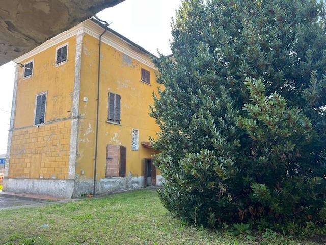 Villetta a schiera Via Pietro Pellegrini,, Massa