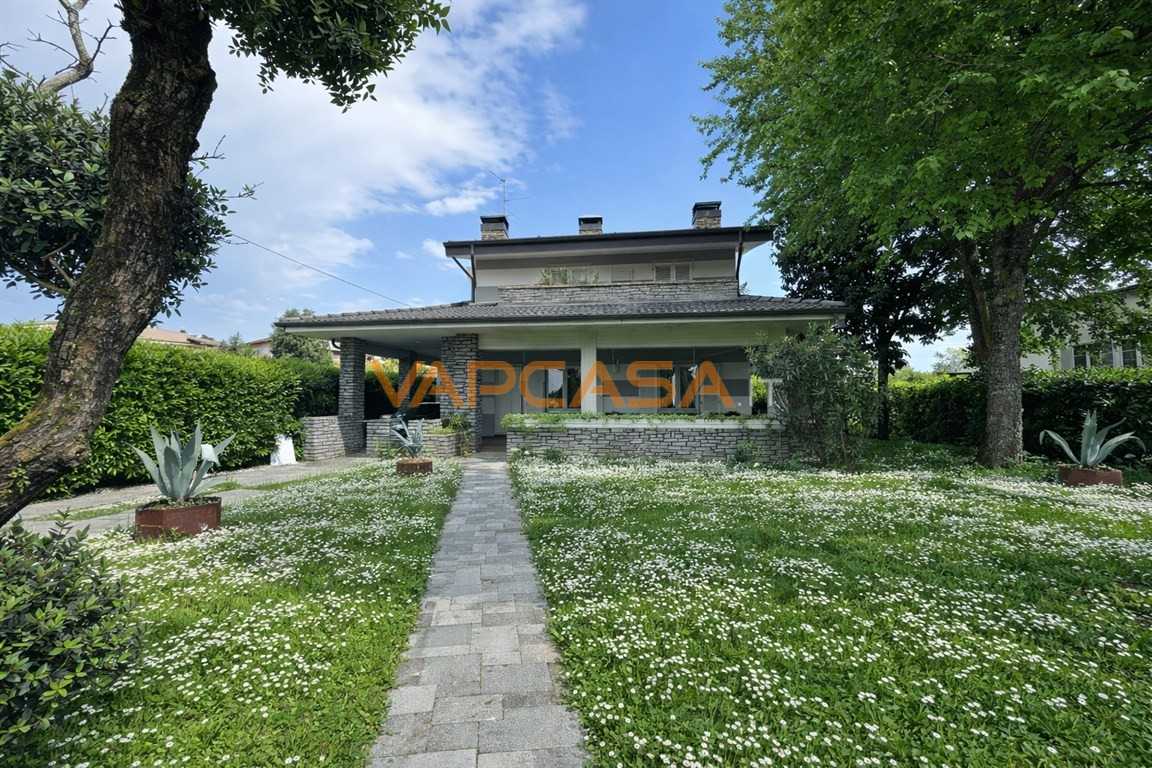 Villa via meucci, Palazzolo sull'Oglio