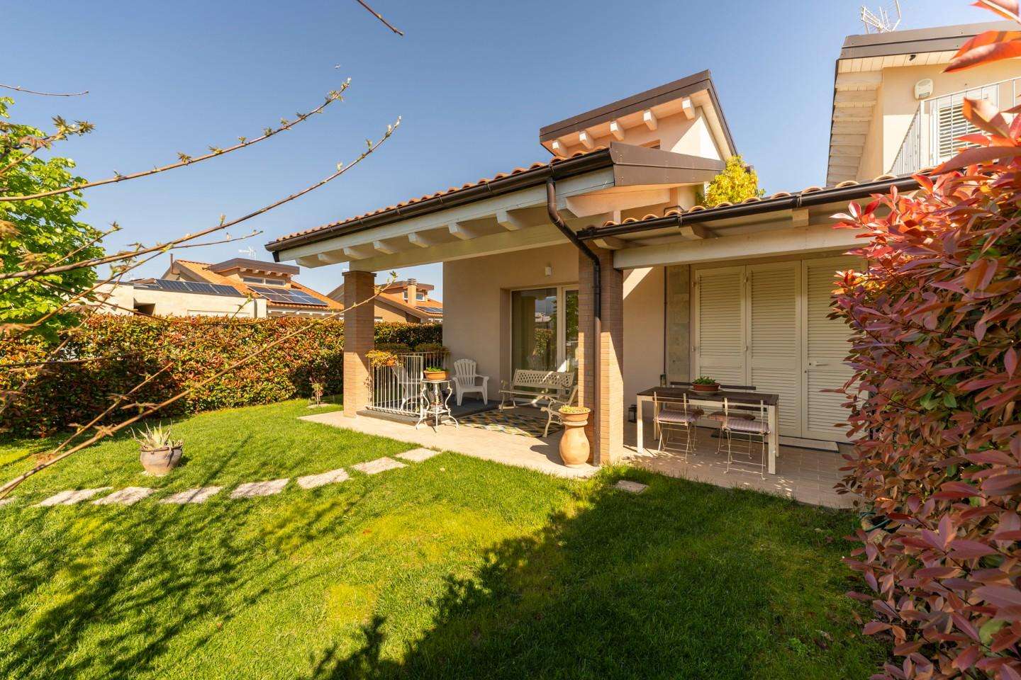 casa indipendente in vendita a Calcinaia in zona Case Bianche