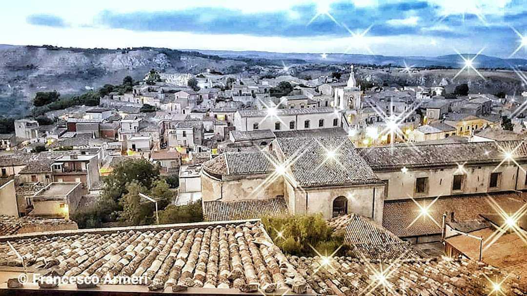 casa indipendente in vendita a Palazzolo Acreide