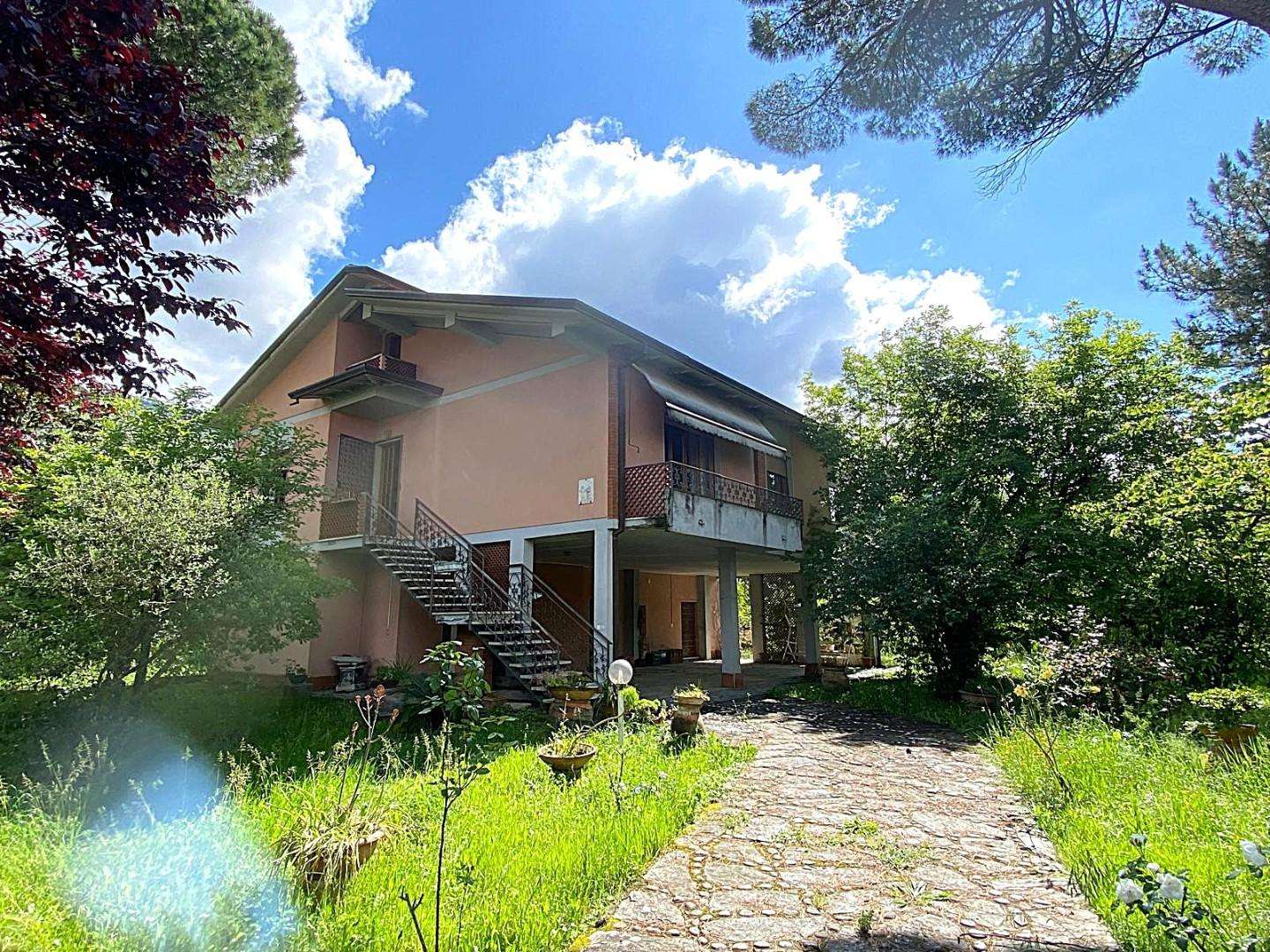 casa indipendente in vendita a Massa in zona Marina di Massa