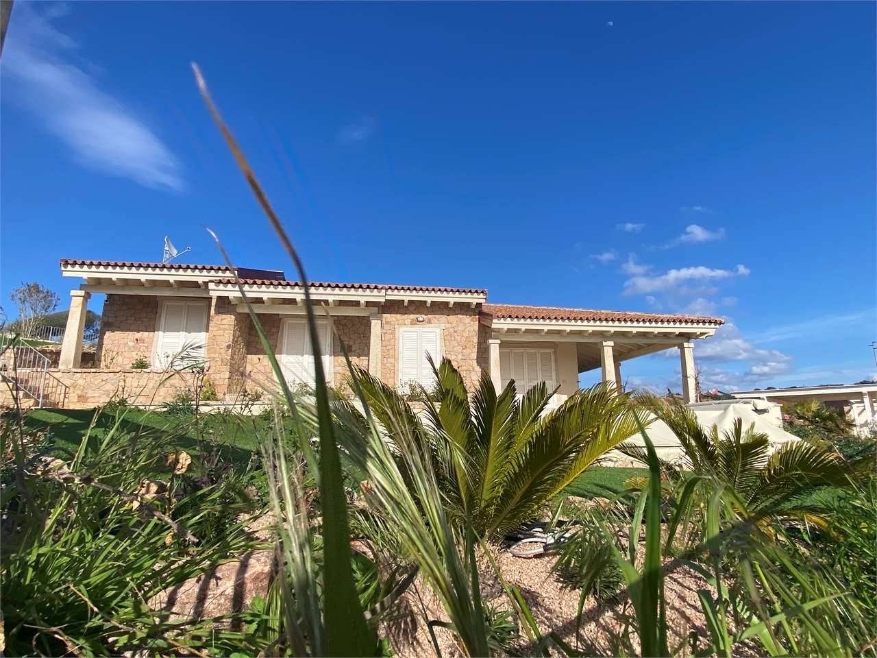 casa indipendente in vendita a Trinità d'Agultu e Vignola in zona Isola Rossa