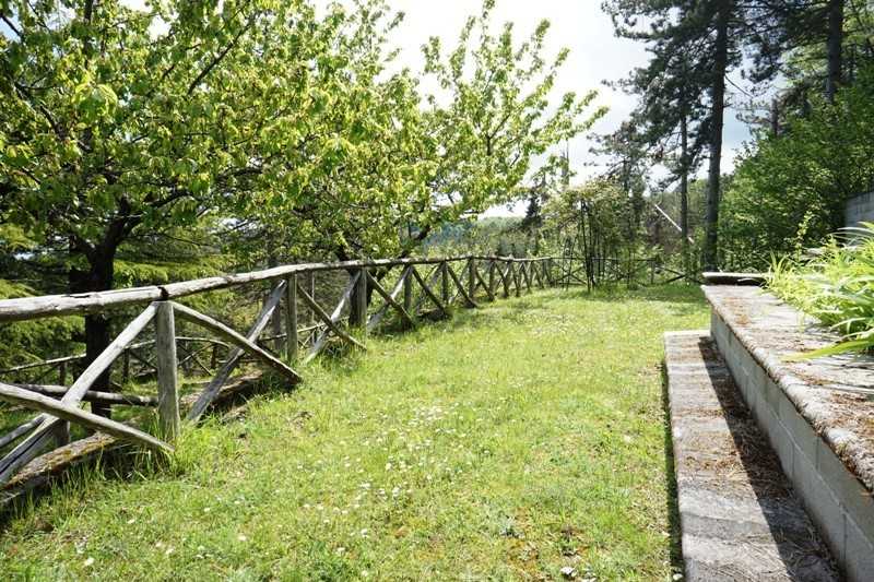 casa indipendente in vendita ad Ascoli Piceno in zona Centro Storico