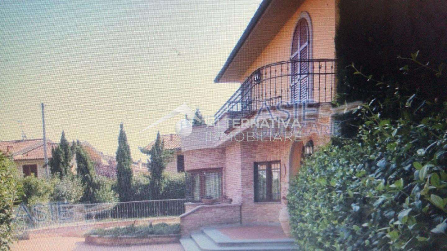 casa indipendente in vendita a Pontedera