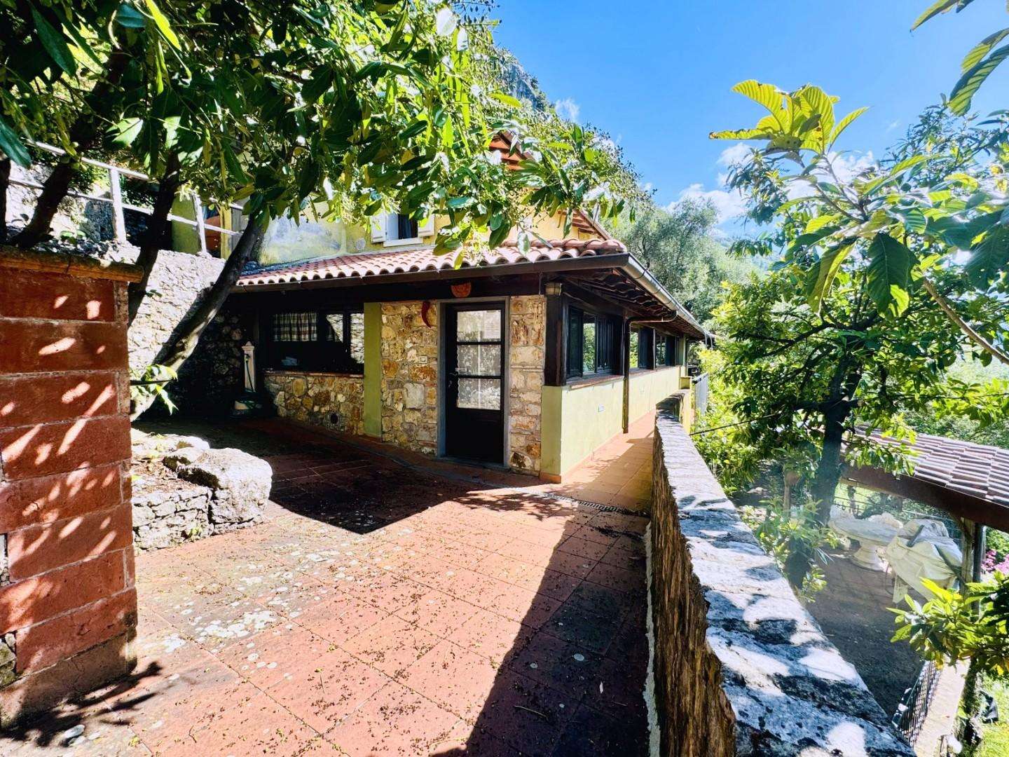 casa indipendente in vendita a Camaiore
