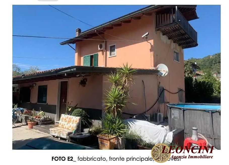 casa indipendente in vendita a Carrara in zona Bonascola