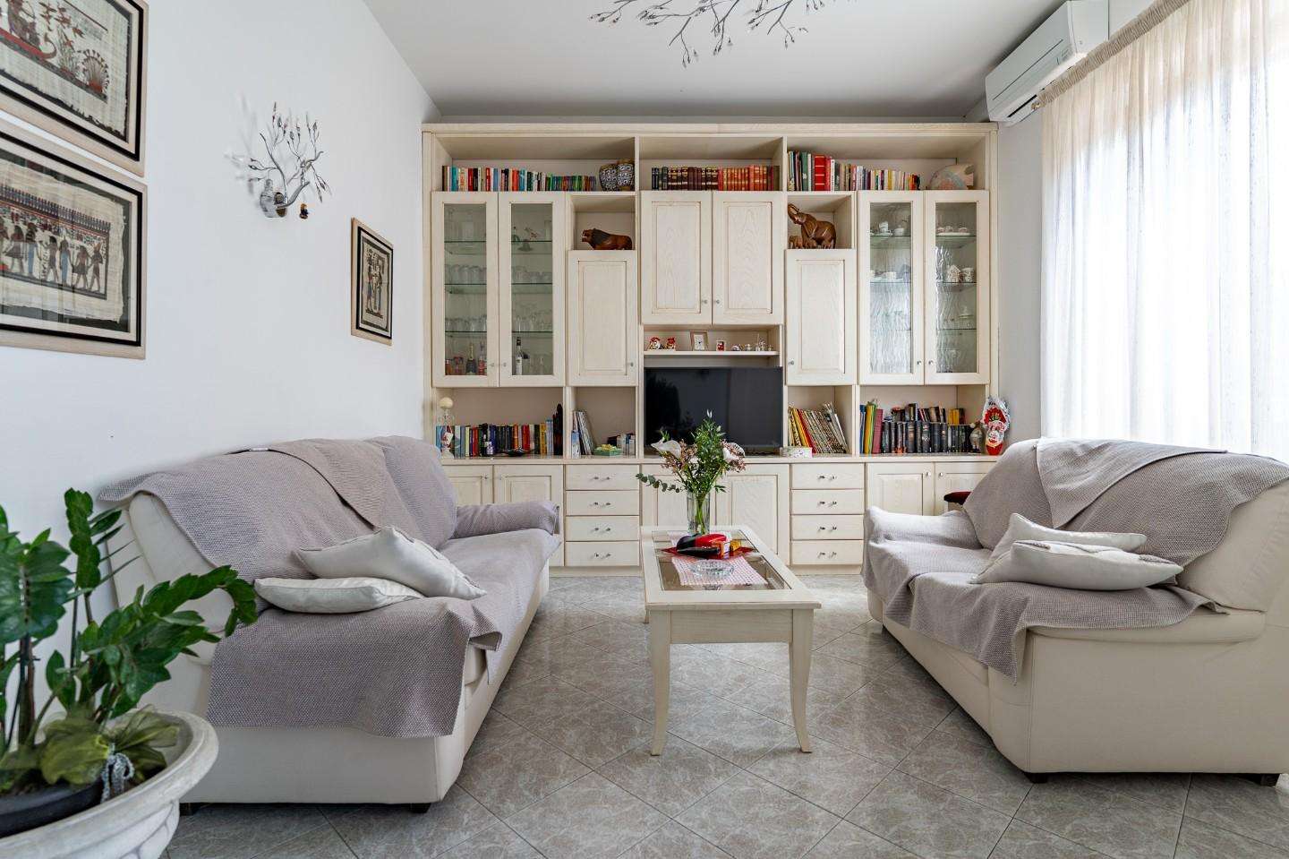 intera palazzina in vendita ad Empoli in zona Ponzano