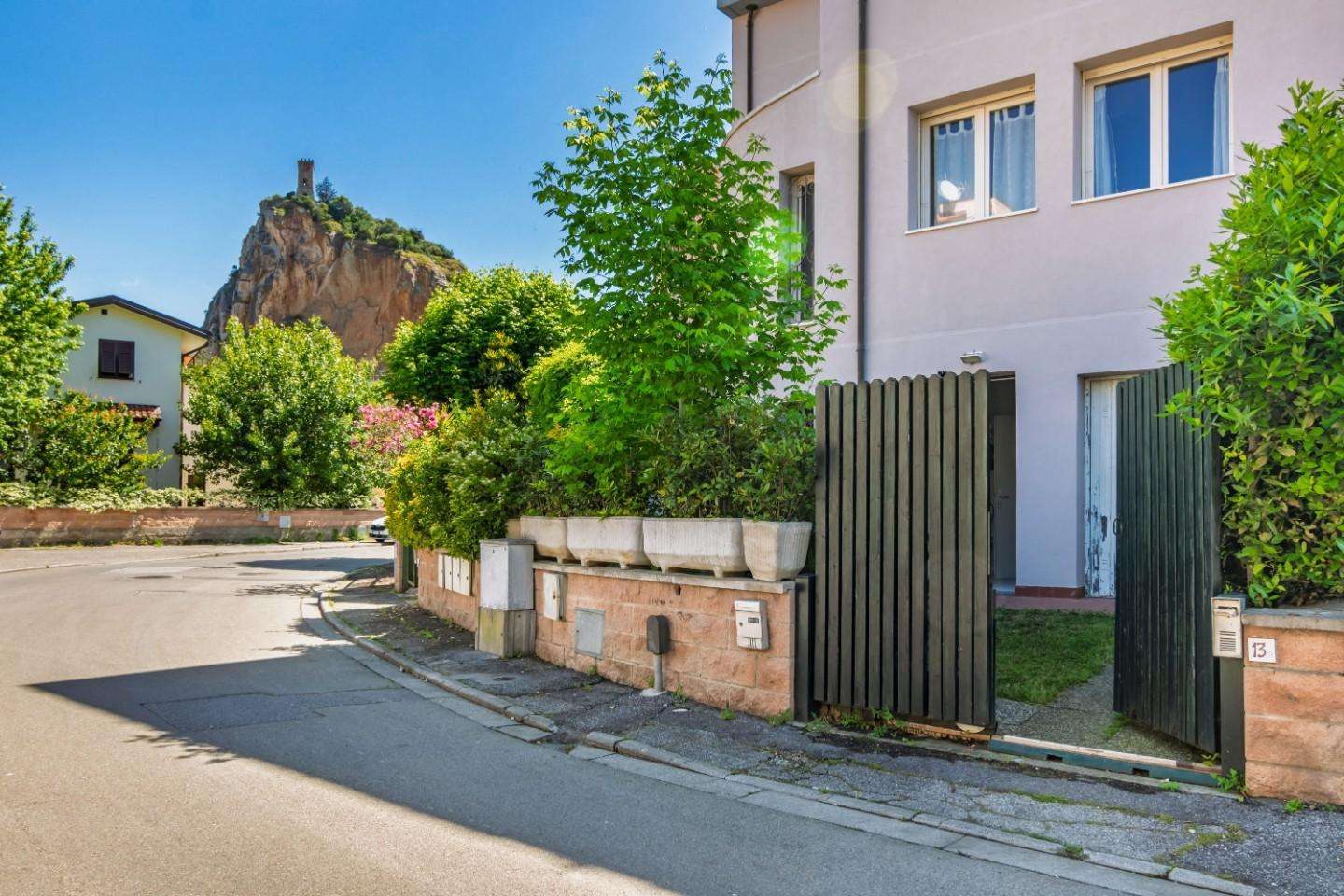 appartamento in vendita a Vicopisano in zona Caprona