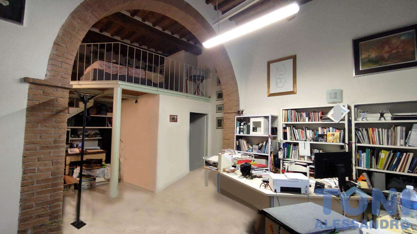 locale commerciale in vendita ad Empoli