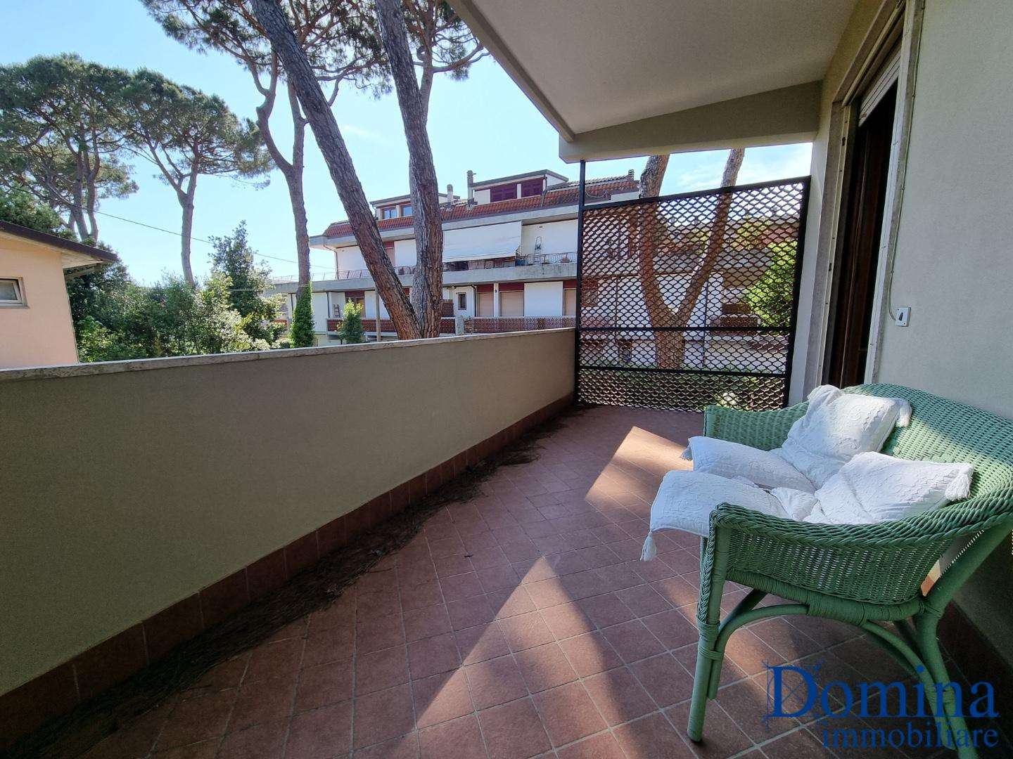 appartamento in vendita a Massa in zona Marina dei Ronchi