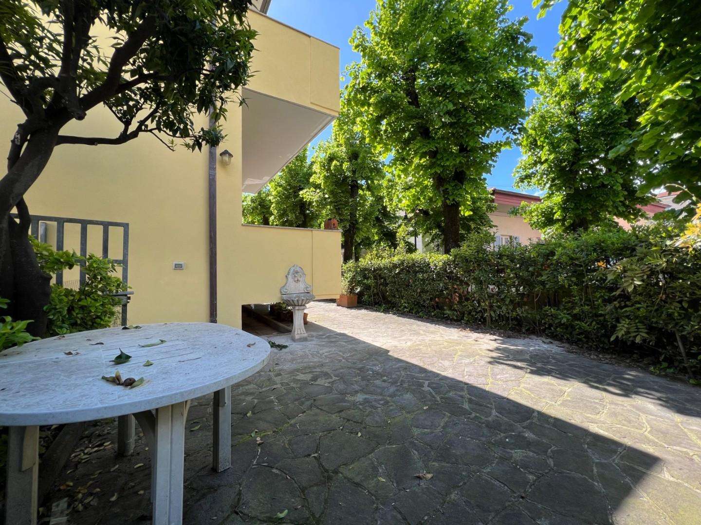 appartamento in vendita a Massa in zona Centro Storico