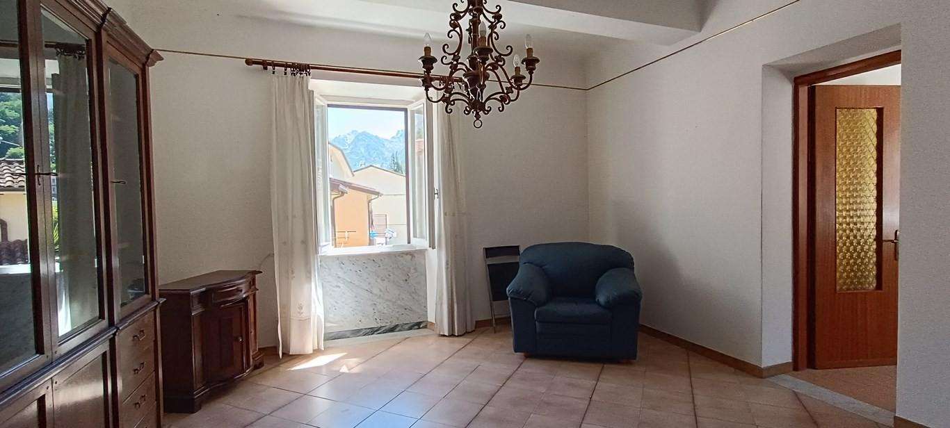 casa semindipendente in vendita a Carrara in zona Codena
