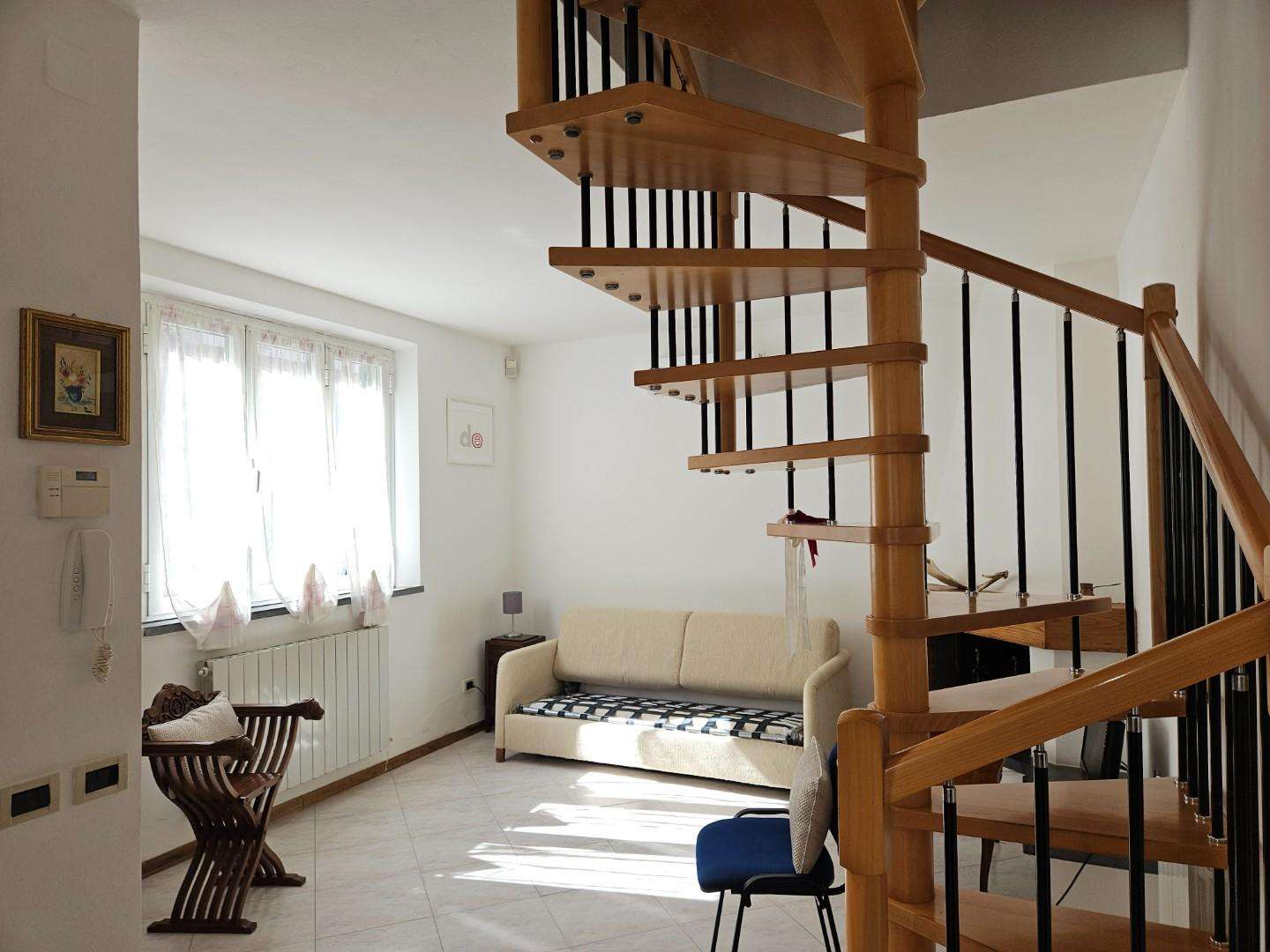 casa indipendente in vendita a Cascina
