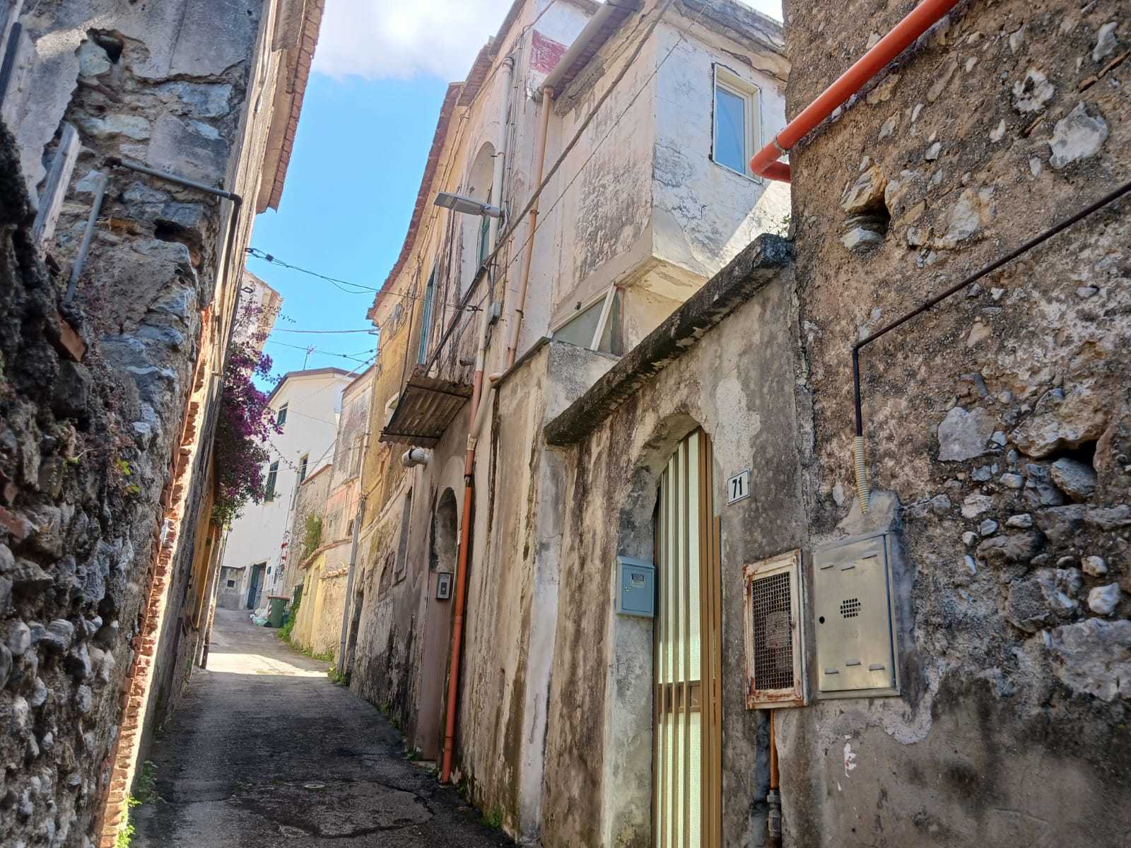 Porzione di casa Via Montecasino, Salerno