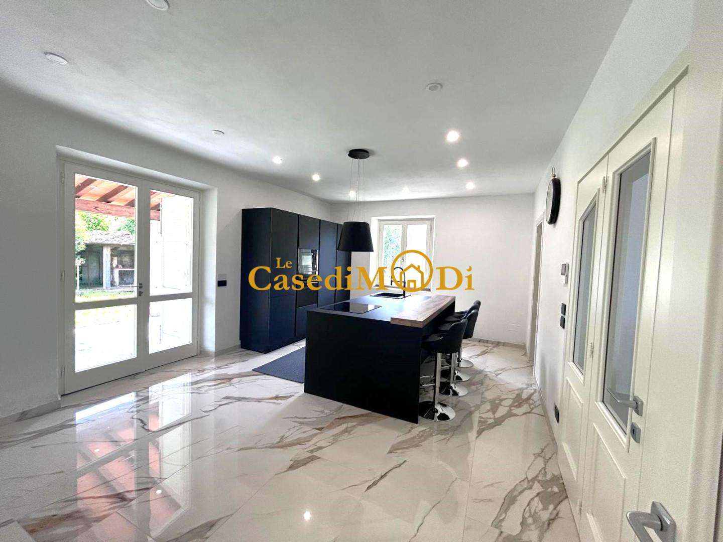casa indipendente in vendita a Pietrasanta in zona Vallecchia