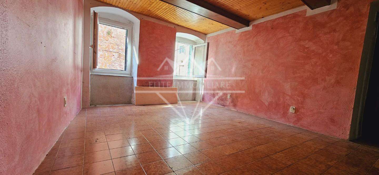 appartamento in vendita a Carrara in zona Gragnana