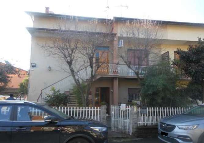casa indipendente in vendita a Reggio nell'Emilia