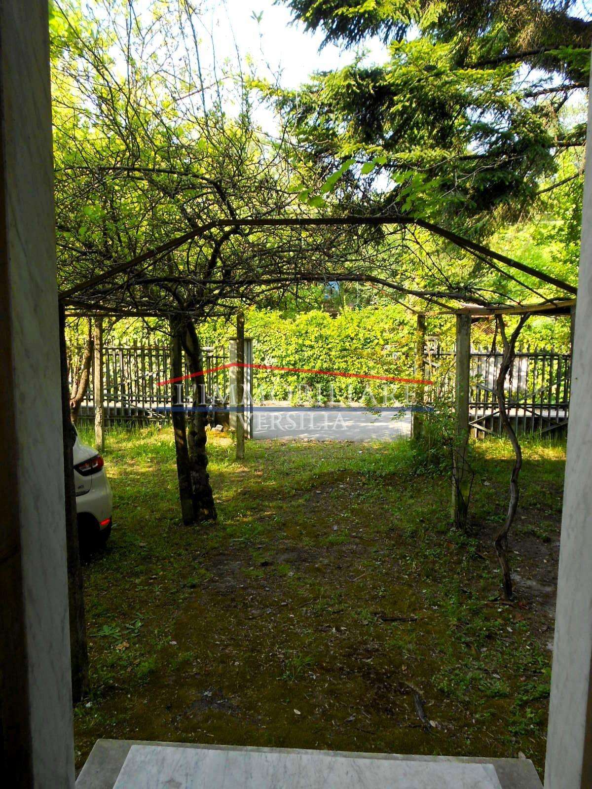 casa indipendente in vendita a Massa in zona Marina di Massa