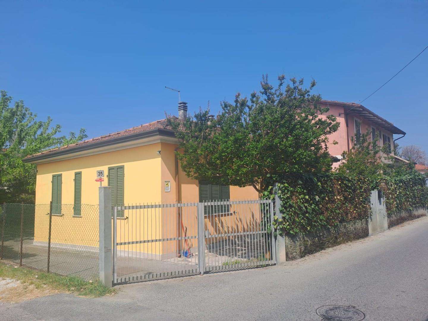 appartamento in vendita a Massa in zona Marina di Massa