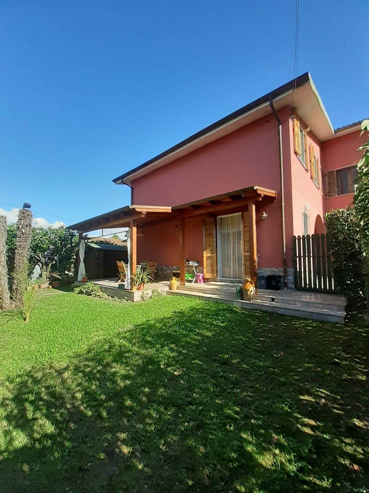 Porzione di casa Via Pisanello, Ameglia