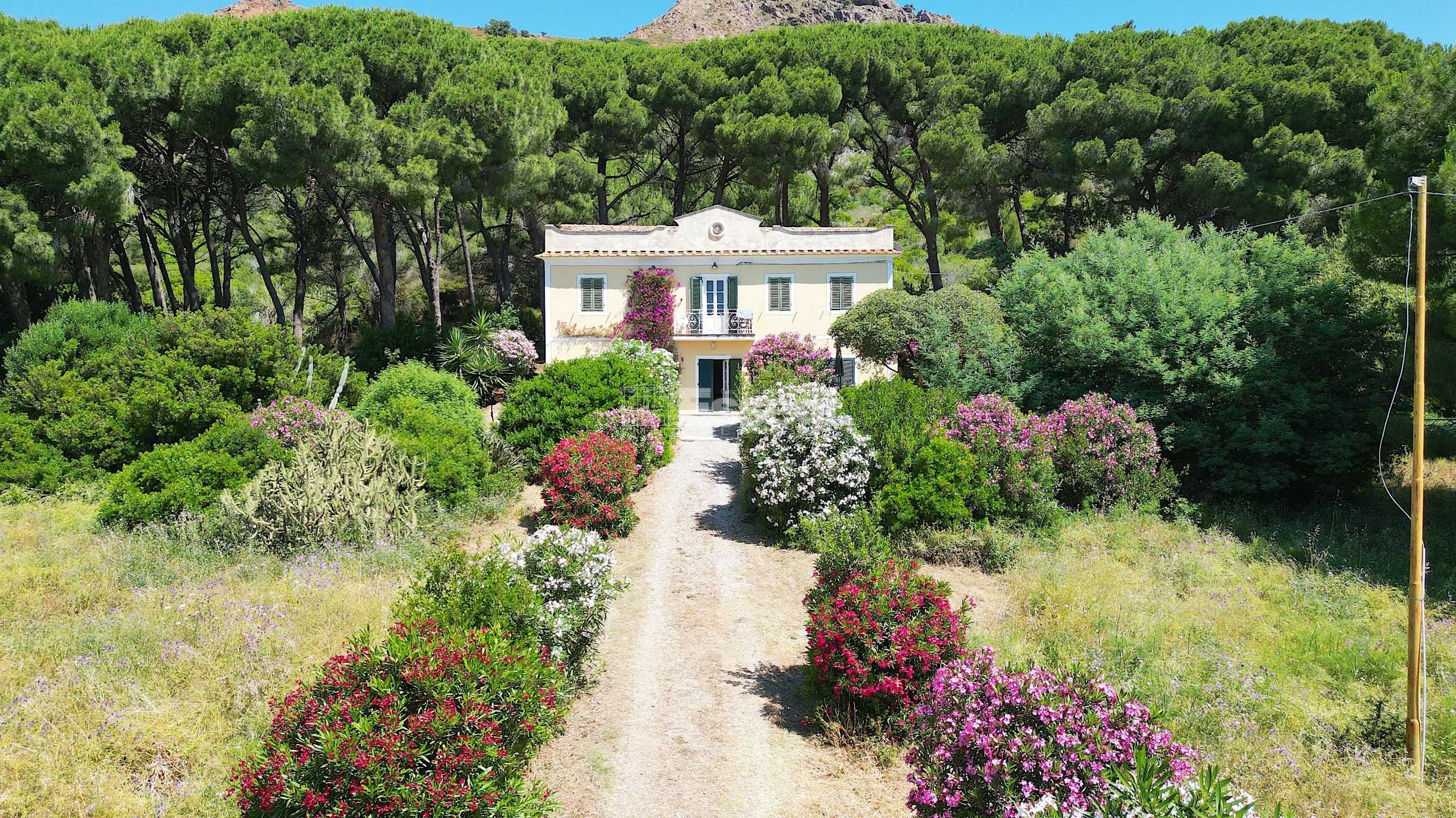 Casa indipendente Località Monte, Porto Azzurro