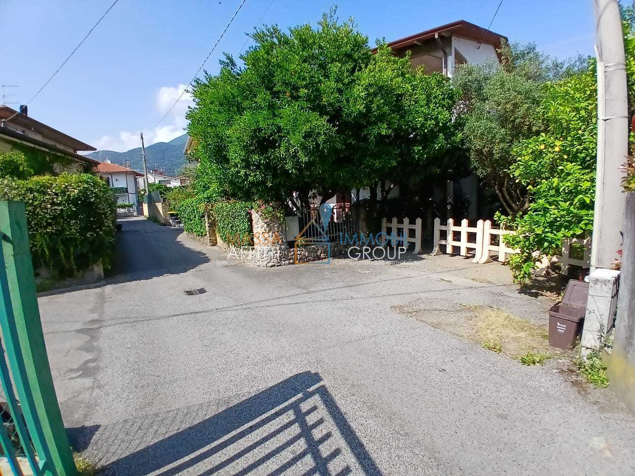 Porzione di casa Via Tinelli, Massa