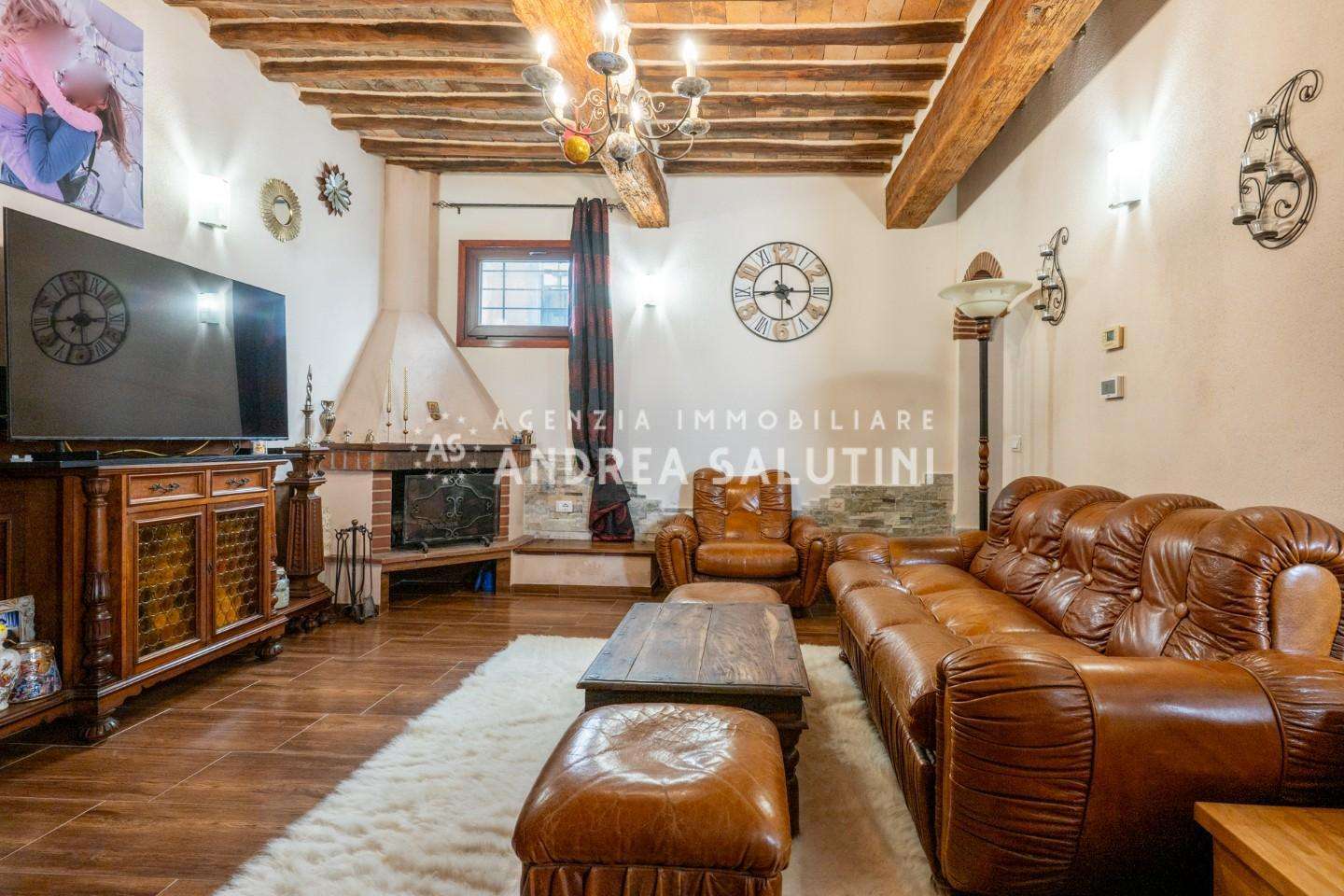 casale in vendita a Cascina in zona Marciana