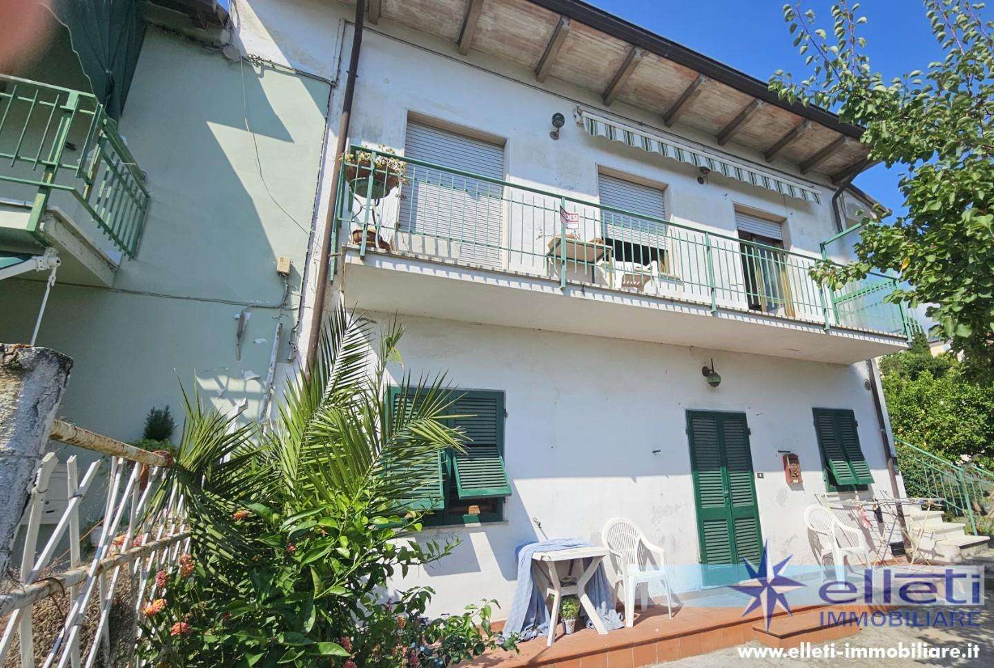 appartamento in vendita a Massa in zona Castagnola