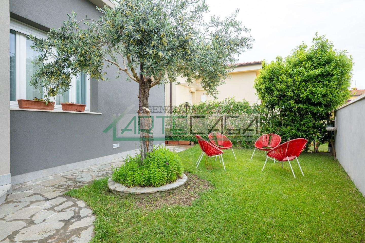 casale in vendita a Cascina in zona Titignano