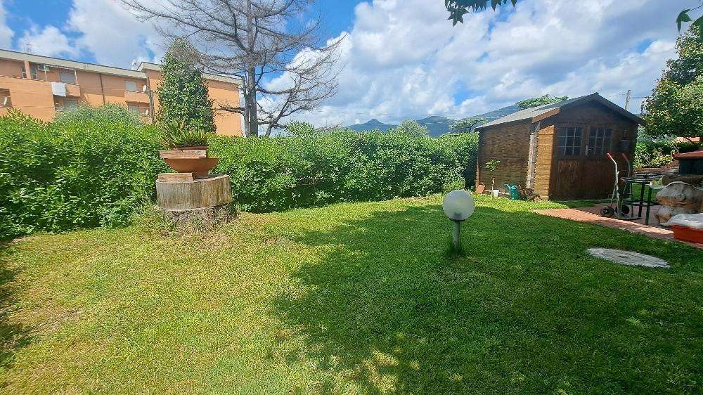 casa indipendente in vendita a Cascina in zona Navacchio