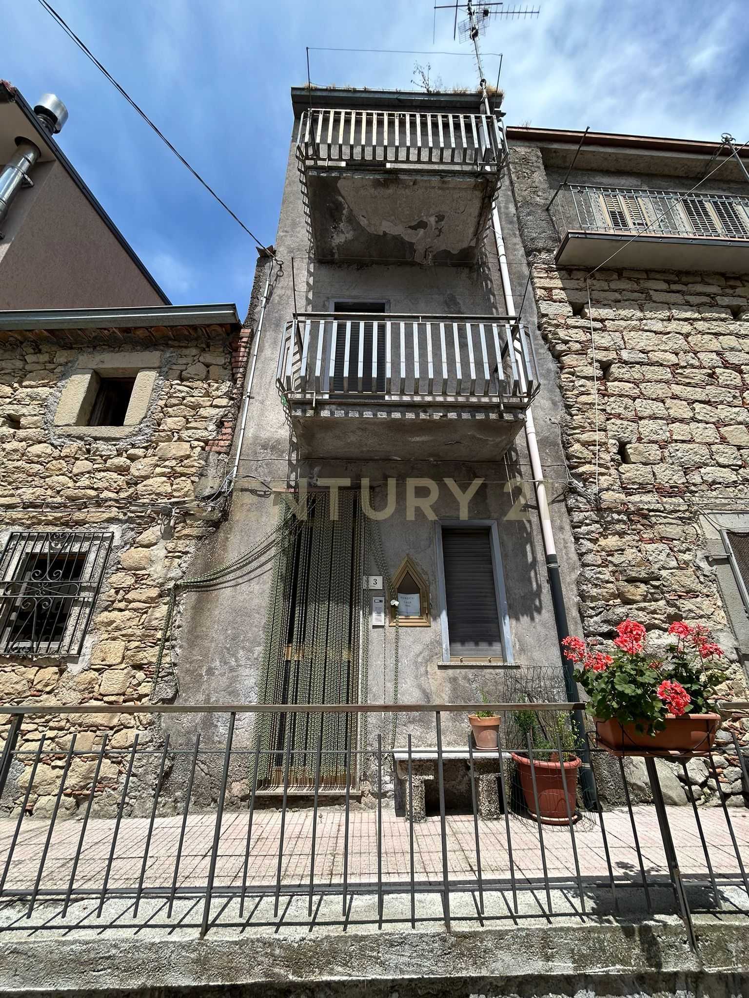 Casa indipendente Via Roma, Floresta