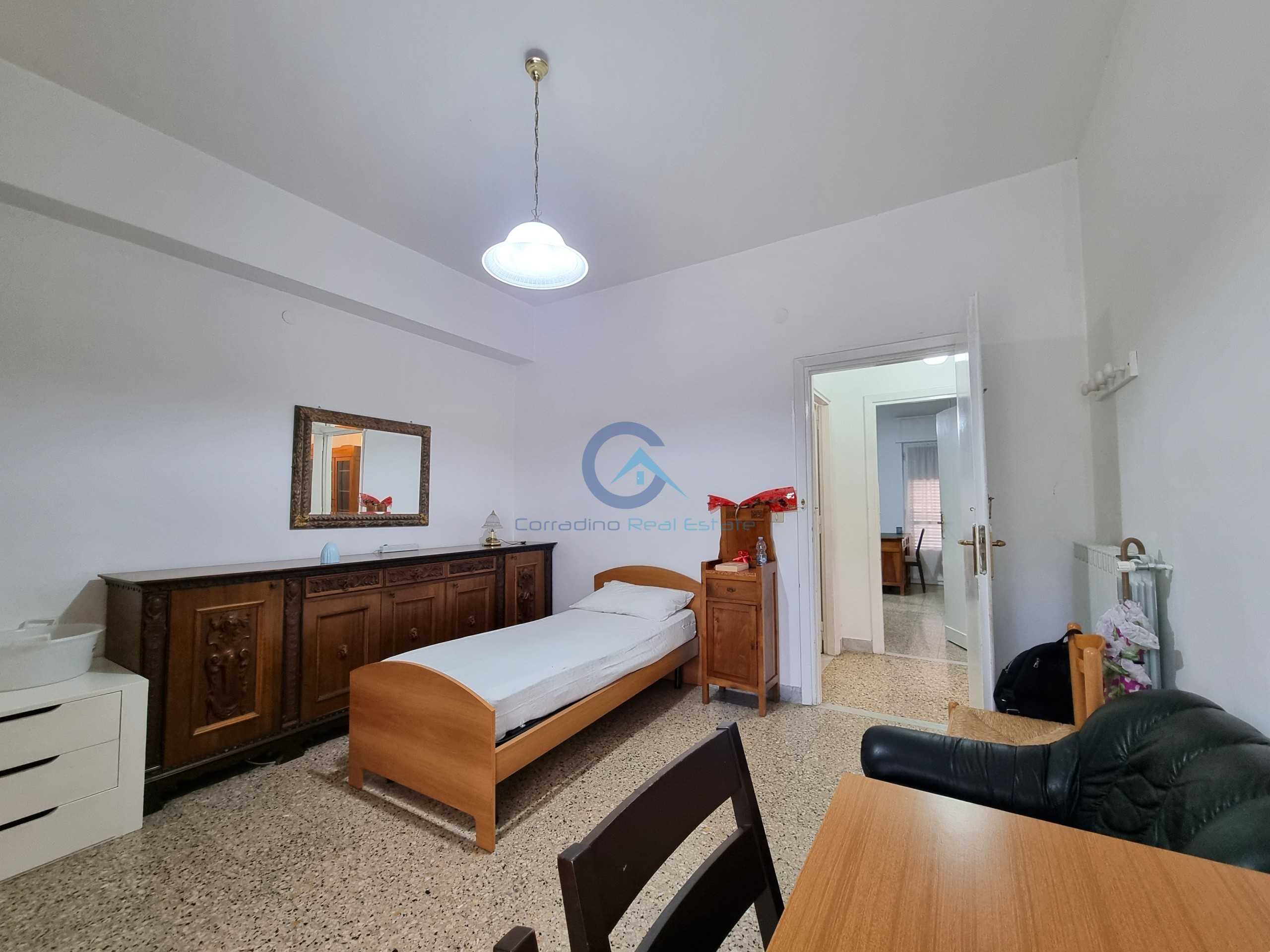 In camera singola Viale Tommaso Campanella, Catanzaro