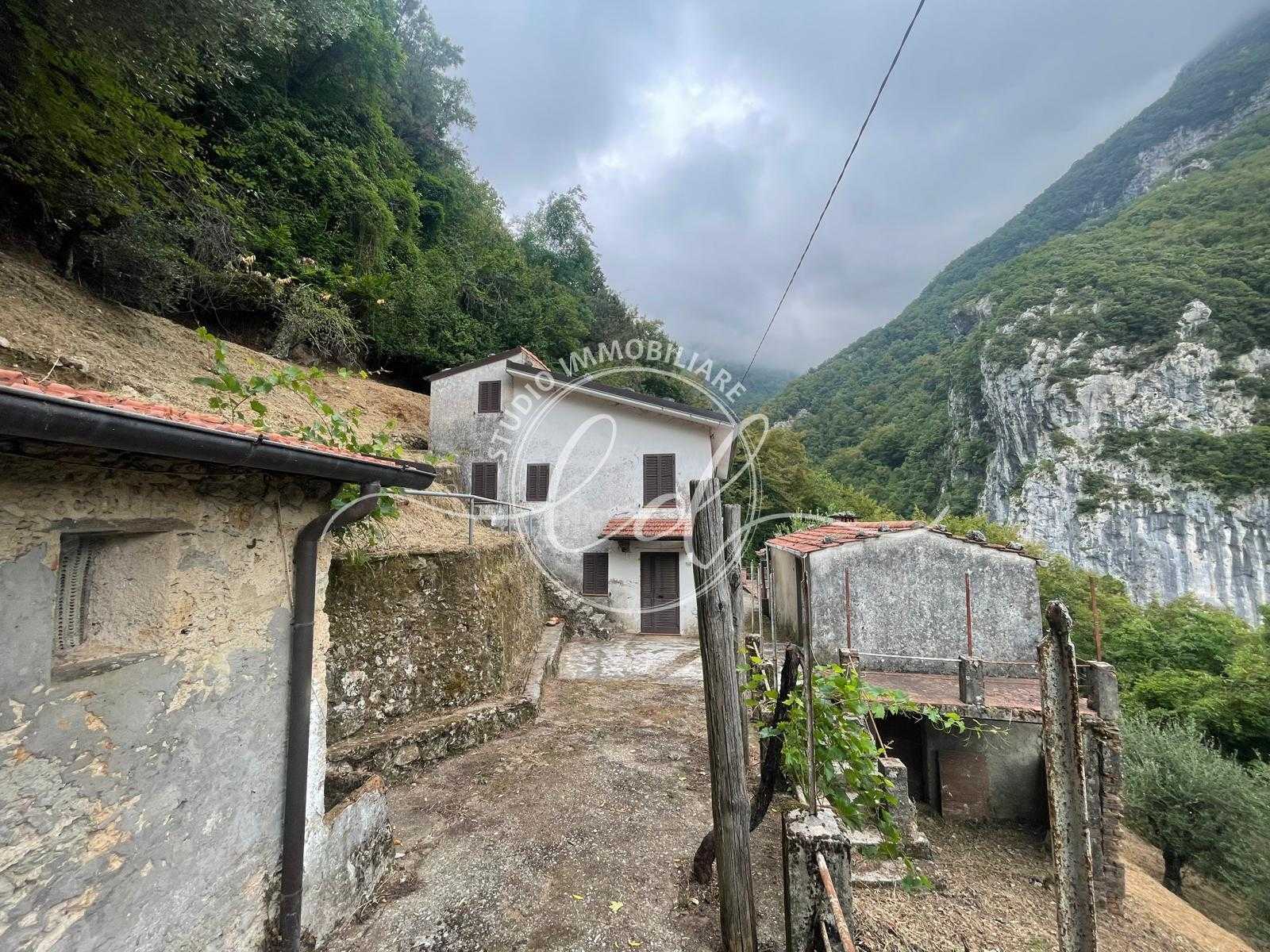 Porzione di casa via casoli, Camaiore